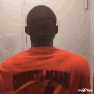 the back of a man wearing an orange shirt that says chicago bulls