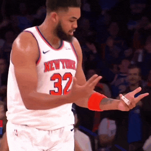a basketball player for the new york knicks wearing number 32