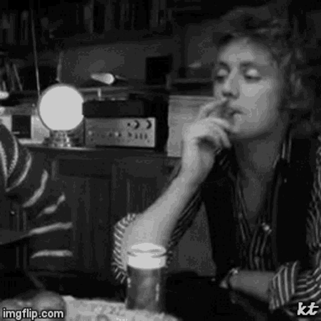 Roger Taylor Smoke GIF - Roger Taylor Smoke Queen GIFs