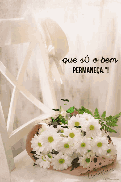a bouquet of white daisies sits next to a chair with the words que so o bem permaneca written on it