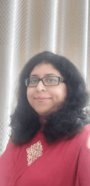 the woman is wearing glasses and a red shirt