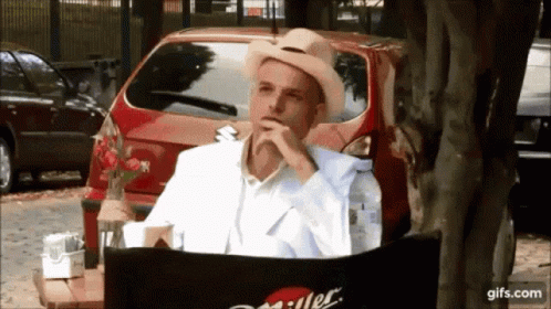 Comilon Passing By GIF - Comilon Passing By Eating GIFs