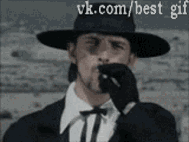 Плюнуть гифка. Плевок gif. Gif плевать. Плевок нагиев. Гифка плюется.