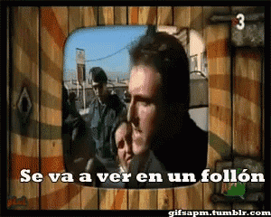 a television screen shows a man talking to a woman and the words se va a ver en un follon