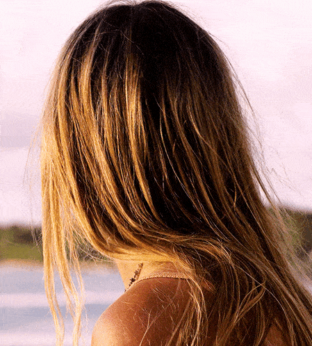 a close up of a woman 's hair shows the texture