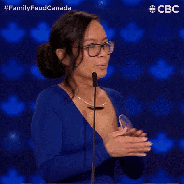 Clapping Jessy Anne GIF - Clapping Jessy Anne Family Feud Canada GIFs