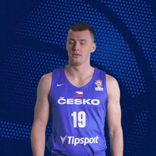 a man wearing a blue jersey that says ' czecho 19 tipsport ' on it