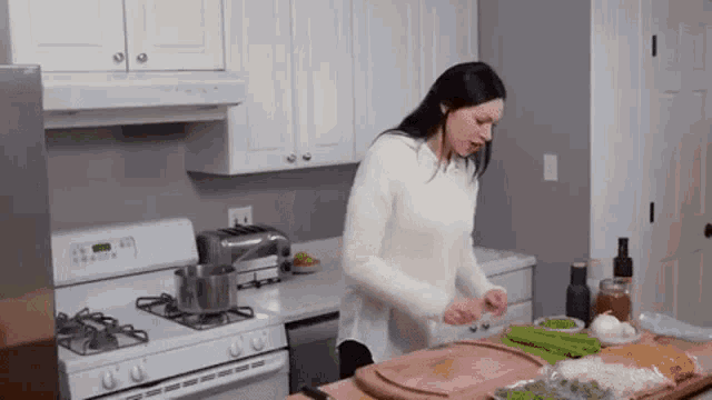 Cooking Laura Prepon GIF - Cooking Laura Prepon Oitnb GIFs