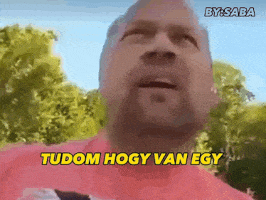 a man says tudom hogy van egy in a red shirt