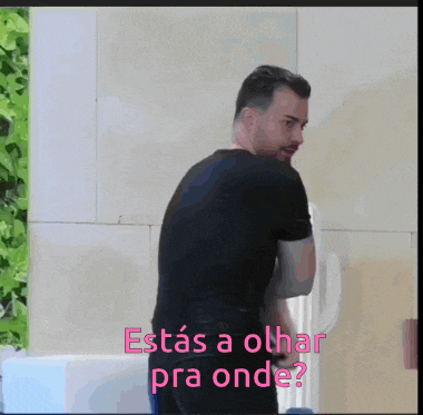 a man taking off his shirt with the words " estas a olhar pra onde " written on the bottom