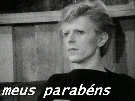 Davidbowie Batendopalmas Cigarro Meusparabéns GIF - David Bowie Clapping Cigarette GIFs