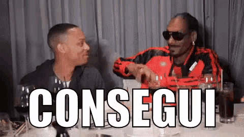 snoop dogg and will smith are sitting at a table talking to each other and the word consegui is on the screen