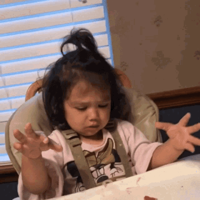 What The Uhh GIF - What The Uhh Baby Girl GIFs