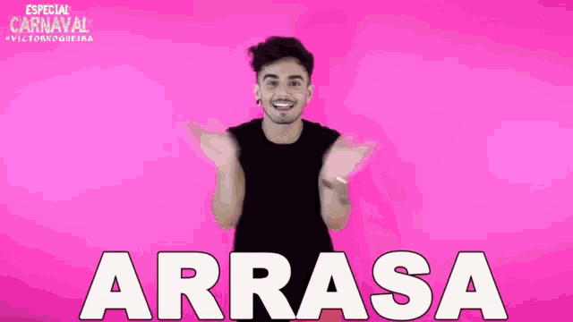 a man in a black shirt stands in front of a pink background with the word arrasa written on it