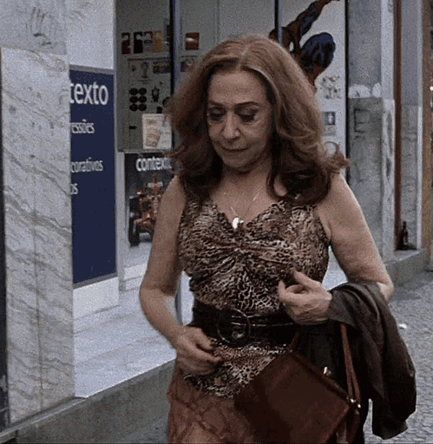 Fernanda Montenegro A Dama Do Estácio GIF - Fernanda Montenegro A Dama Do Estácio Walk GIFs