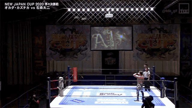 Kazuchika Okada Alone GIF - Kazuchika Okada Alone Where Is Everybody GIFs