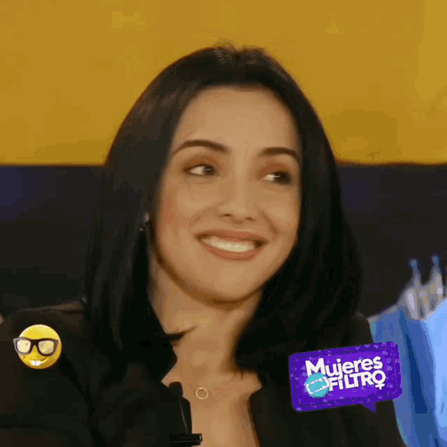 a woman with a sticker that says " mujeres en filtro " on it