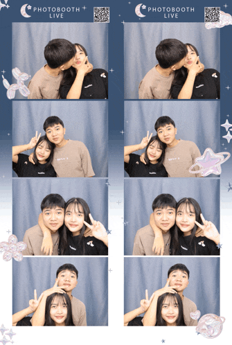 a photo booth with a qr code that says photobooth live on it