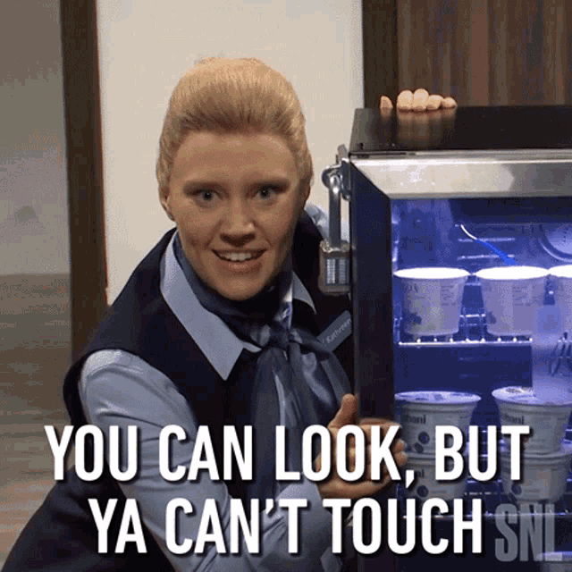 You Can Look But Ya Cant Touch Kate Mckinnon GIF - You Can Look But Ya Cant Touch Kate Mckinnon Saturday Night Live GIFs