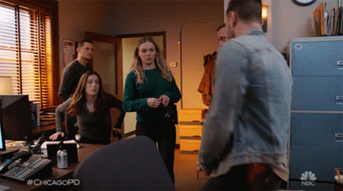 Get On The Computer Hailey Upton GIF - Get On The Computer Hailey Upton Hank Voight GIFs