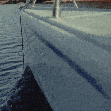 a boat is floating on the water with a rope attached to the side
