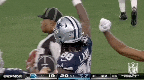 a football game between the cowboys and detroit lions
