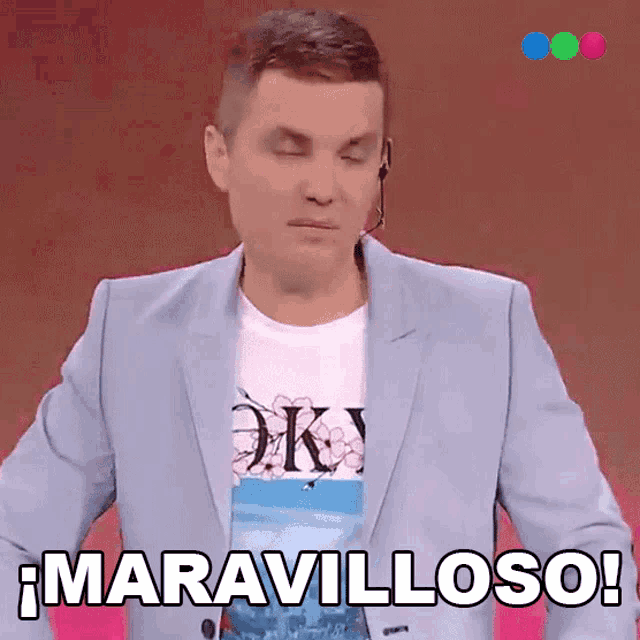 a man with his eyes closed says ' maravilloso ' on a screen