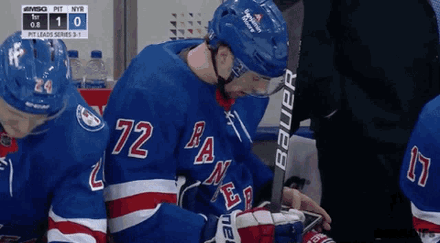 a hockey player with 72 on his jersey