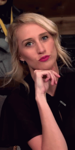 Maude Maude Garrett GIF - Maude Maude Garrett Kiss And Wink GIFs