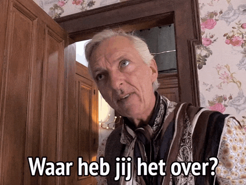 a man stands in front of a door with the words " waar heb jij het over " written on it
