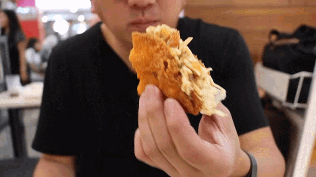 Chaco Finger Licking Good GIF - Chaco Finger Licking Good Yummy GIFs