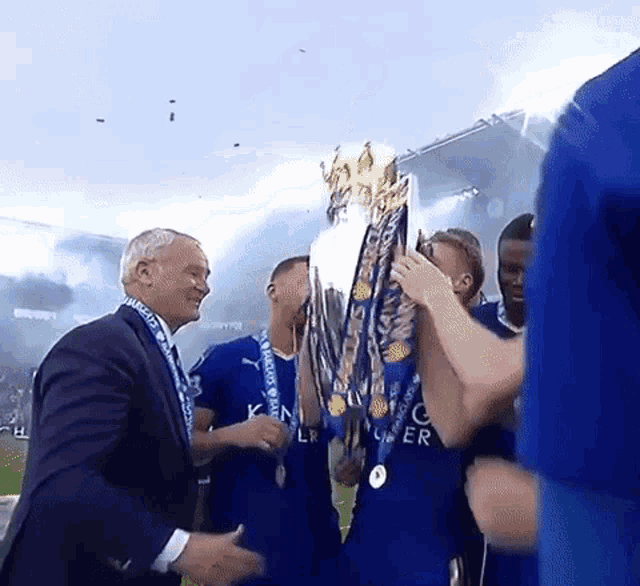 Leicester Lift The Trophy Premier League Champions GIF - Leicester Lift The Trophy Premier League Champions 2016 GIFs