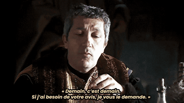 a man with gray hair is talking in french
