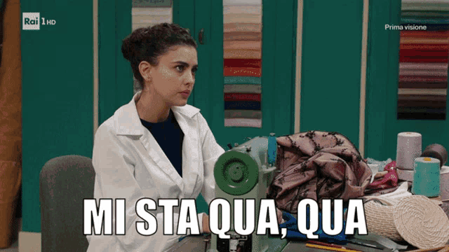a woman sitting in front of a sewing machine with the words " mi sta qua qua " on the bottom