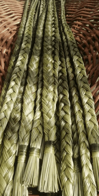 a bunch of green braids are sitting on a wicker table