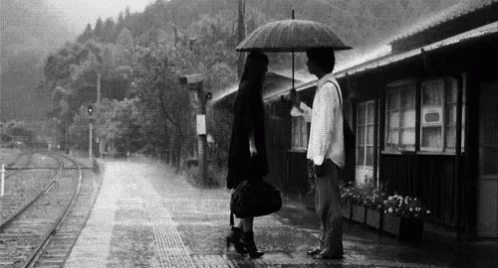 Abrazo Bajo La Lluvia GIF - Couple Hug Rain GIFs