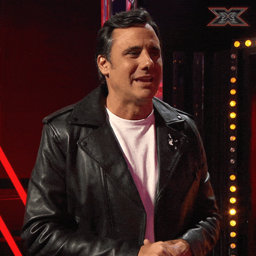 a man in a leather jacket says que pena in spanish