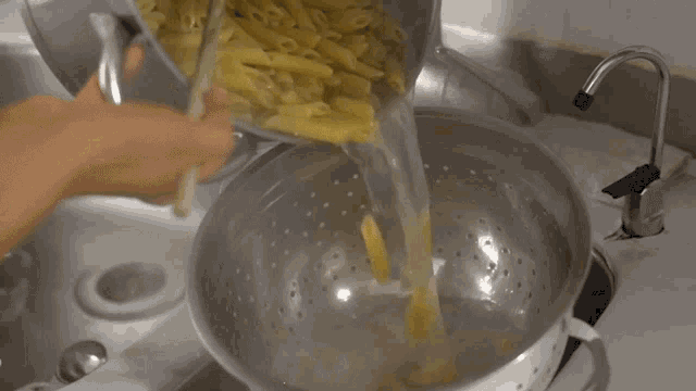 Straining The Macaronis Edgy Veg GIF - Straining The Macaronis Edgy Veg Removing The Water GIFs
