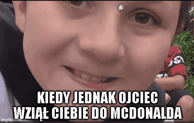 a close up of a child 's face with the words kiedy jednak ojciec wział ciebie do mcdonalda