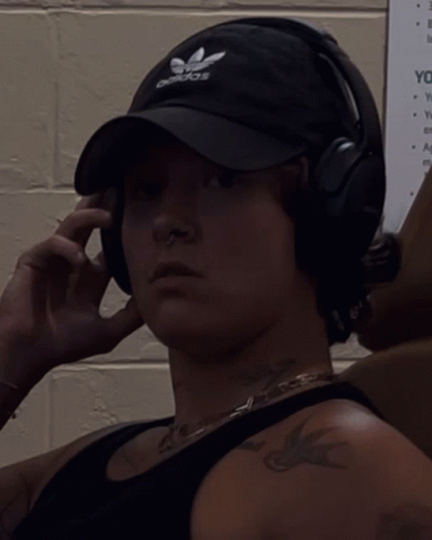 Shelby Kyser Gym GIF - Shelby Kyser Gym Confused GIFs