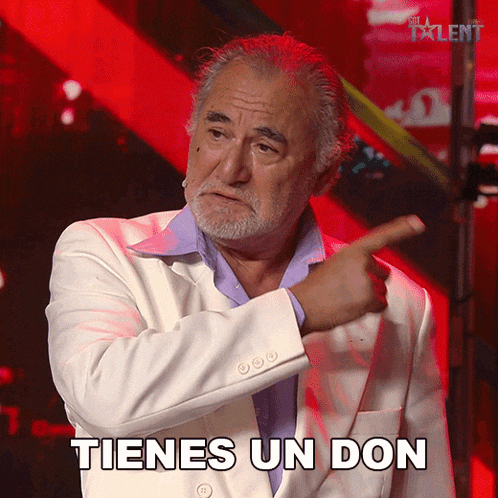 a man in a white suit is pointing and says tienes un don in spanish