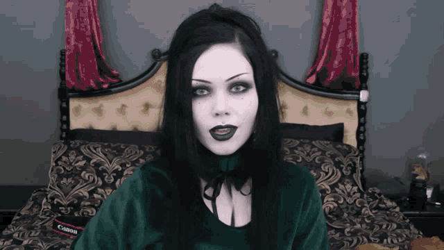 Ree Ree Phillips Gothic Model GIF - Ree Ree Phillips Gothic Model Gothic Girl GIFs