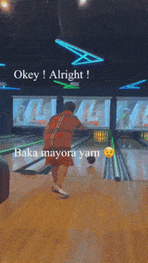 a woman playing bowling with a caption that says " baka mayora yarn "