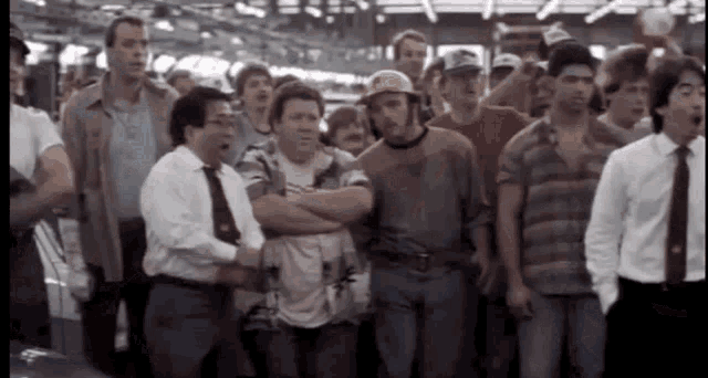 Crowd Cheering Cheering GIF - Crowd Cheering Cheering Audience GIFs