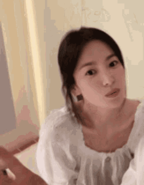 Song Hye Kyo Laughing GIF - Song Hye Kyo Laughing Laugh GIFs