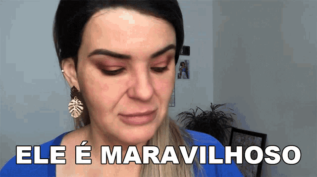 a woman says ele e maravilhoso in a video