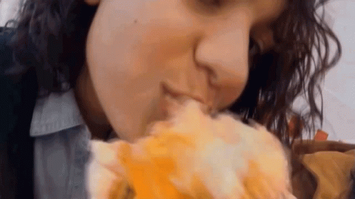 Eating Burger Alessia Cara GIF - Eating Burger Alessia Cara Lucky Song GIFs
