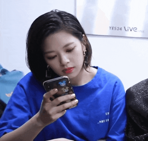 a woman wearing a blue shirt that says yes24 live on it