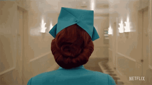 Turn Around Sarah Paulson GIF
