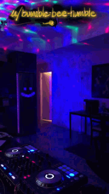 a room with a sign that says " bumble bee humble " on it